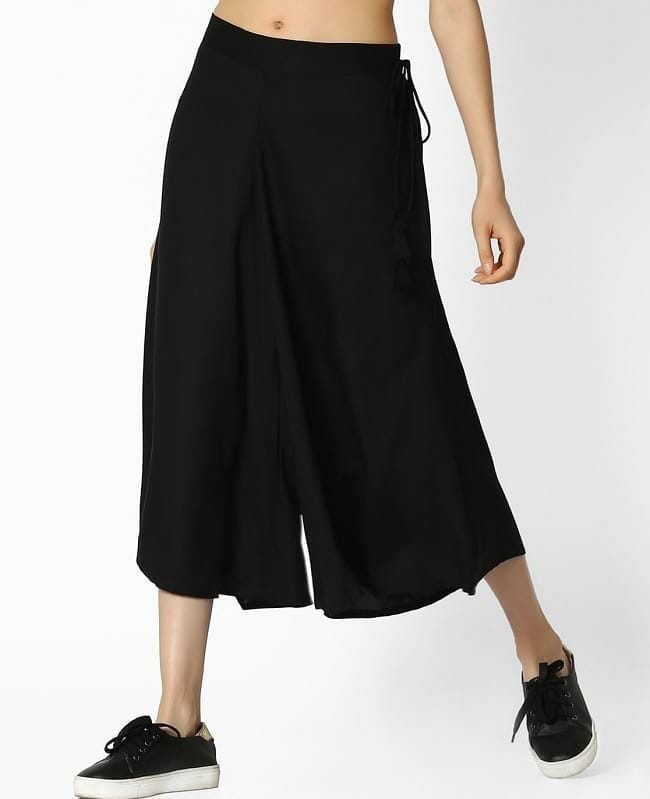 Types of Palazzo Pants: The Ultimate Guide (15 Types, Fabrics, and ...