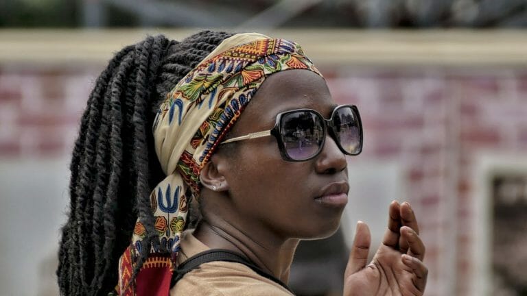 Best Scarf for Dreads: 10 Locs-Friendly Scarves