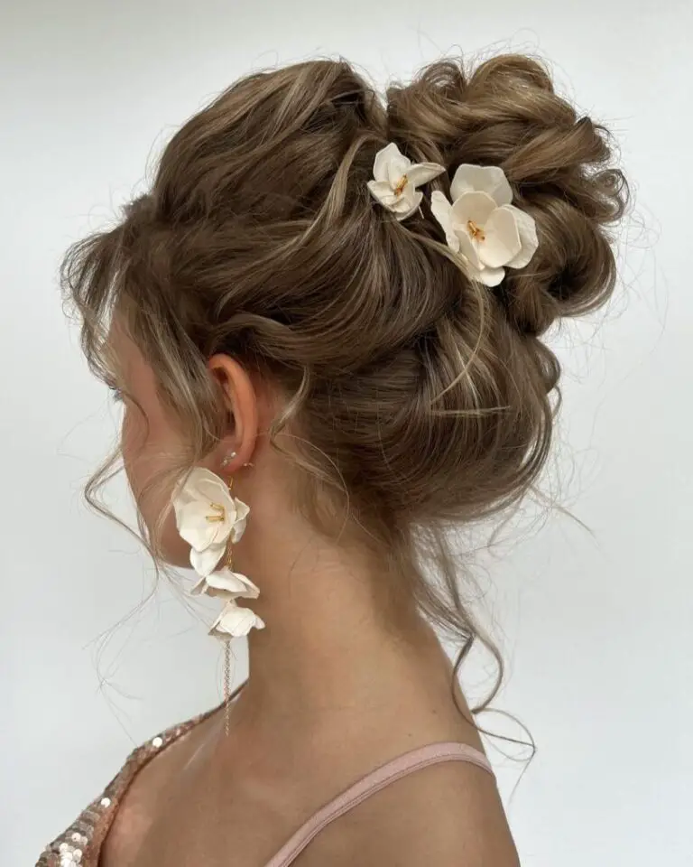21 Prom Hairstyles for Queens: Crowning Glory