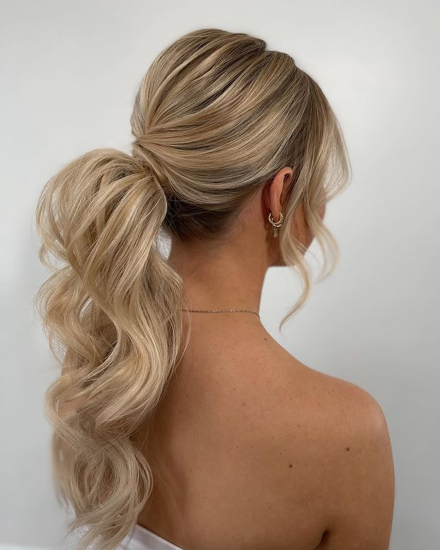 36 Gorgeous Curly and Wavy Hairstyles: Ponytail Perfection