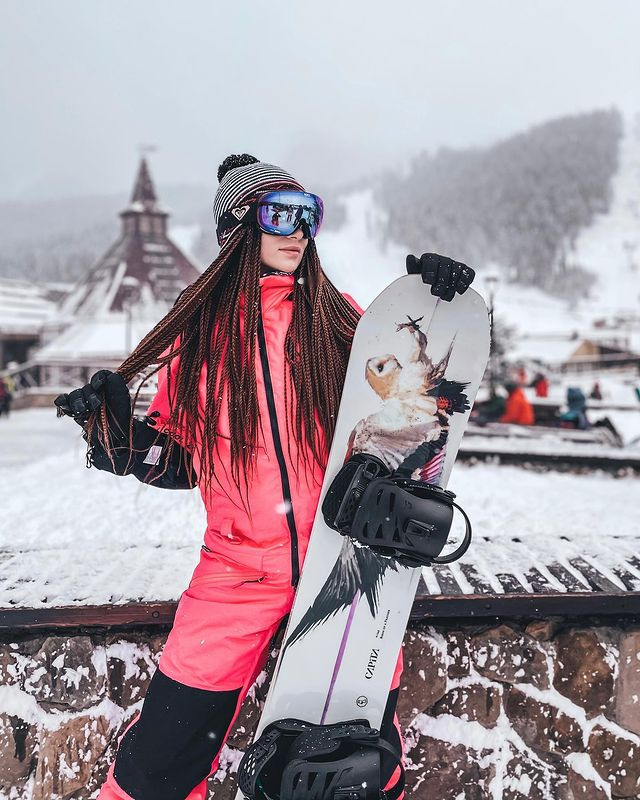 18 Best Snowboarding Hairstyles: Slope-Ready Looks