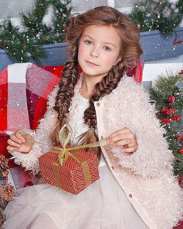 35 Festive Hairstyles for Kids to Shine This Christmas