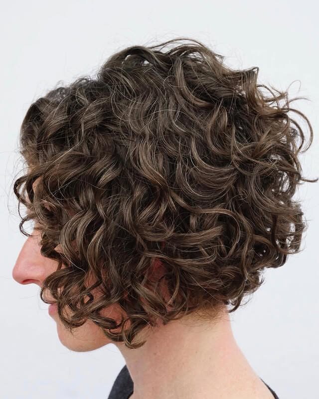 30 Gorgeous Curly Hairstyles for Women Over 40 to Shine with Confidence