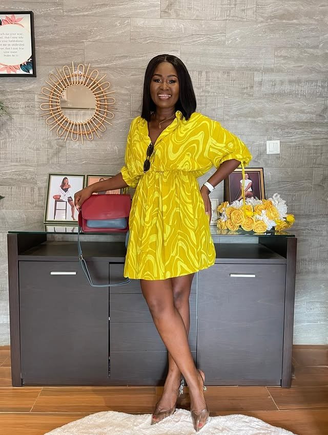 20 Chic Outfit Ideas in Every Shade of Sunshine: Mellow Yellow